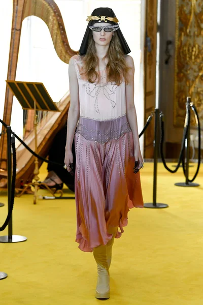 Look 28